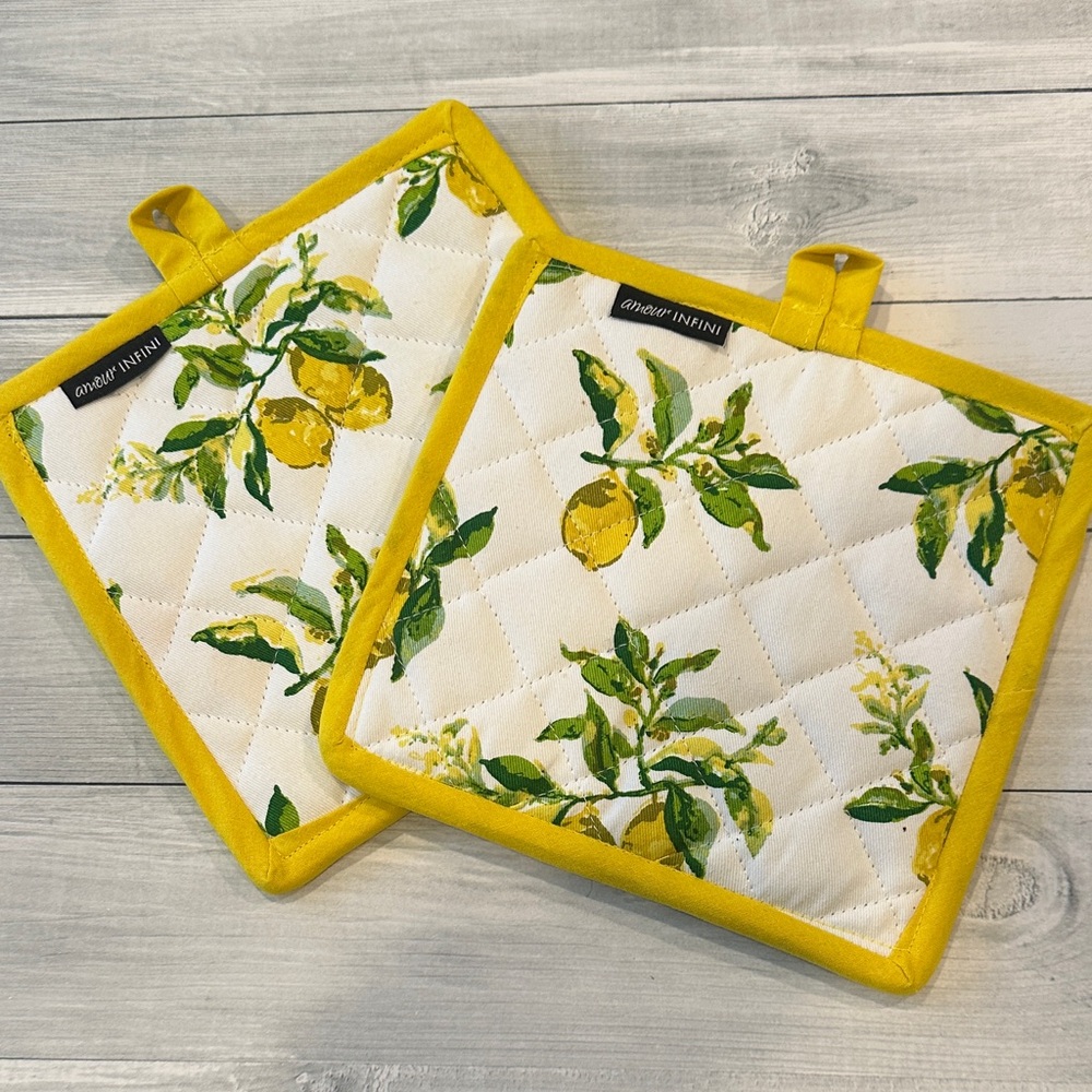 Amour INFINI Set of Two (2) Lemon Grove Pot Holders • NEW!